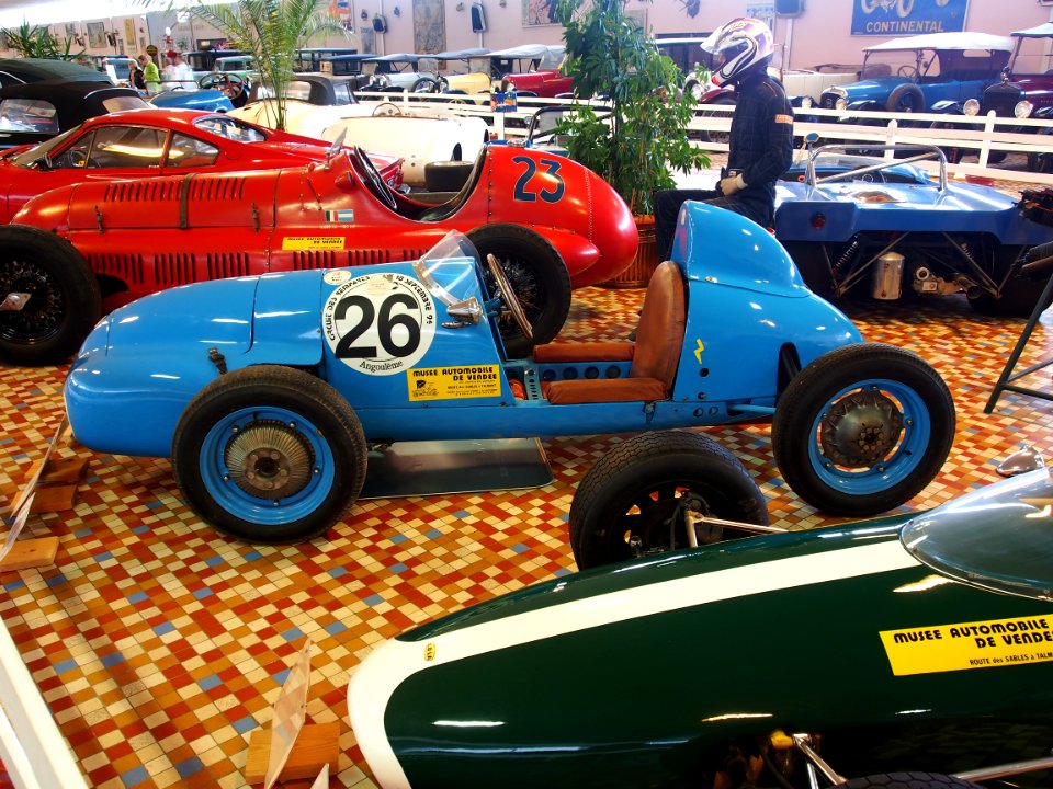 1953_DB_-_Panhard_Monomil,_5cv,_2_horizontaly_places_cylinders,_at_the_Musée_Automobile_de_Vendée_pic-4
