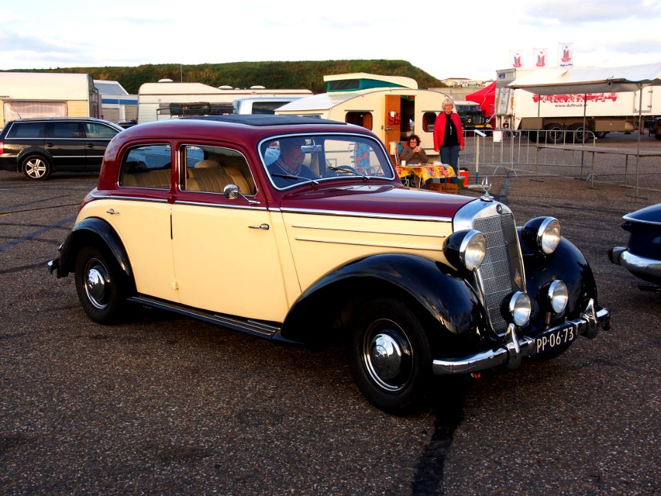 1953_Mercedes-Benz_170S_pic2