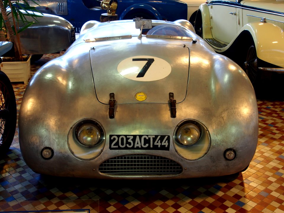 1954_Peugeot_203_Barquette_Spéciale_Constatin_80cv,_at_the_Musée_Automobile_de_Vendée_pic-2