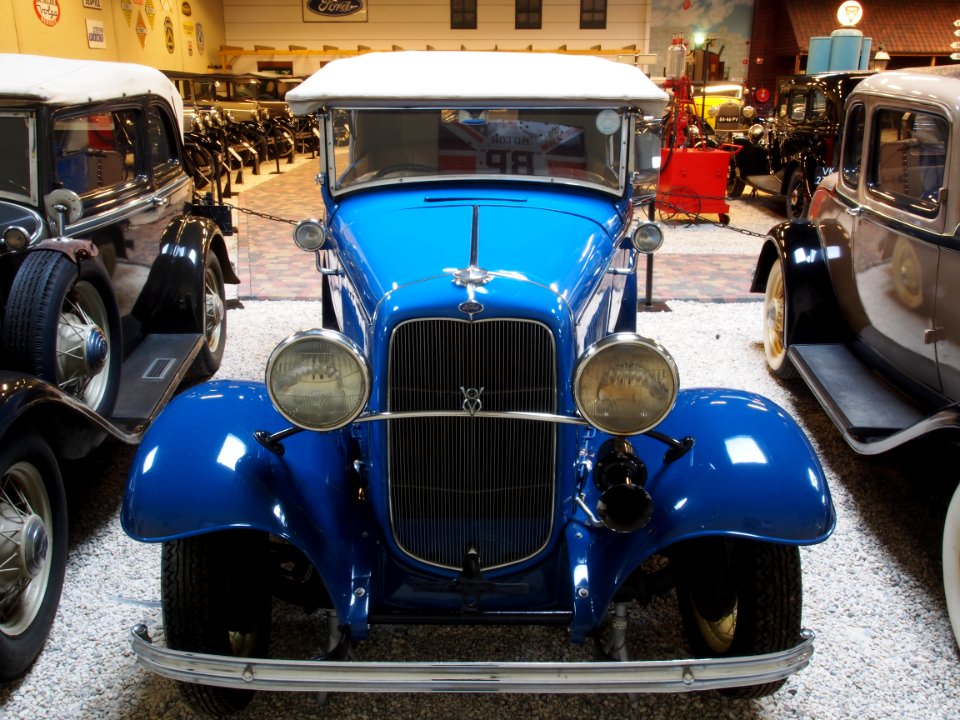 1932_Ford_13_Pheaton_pic2