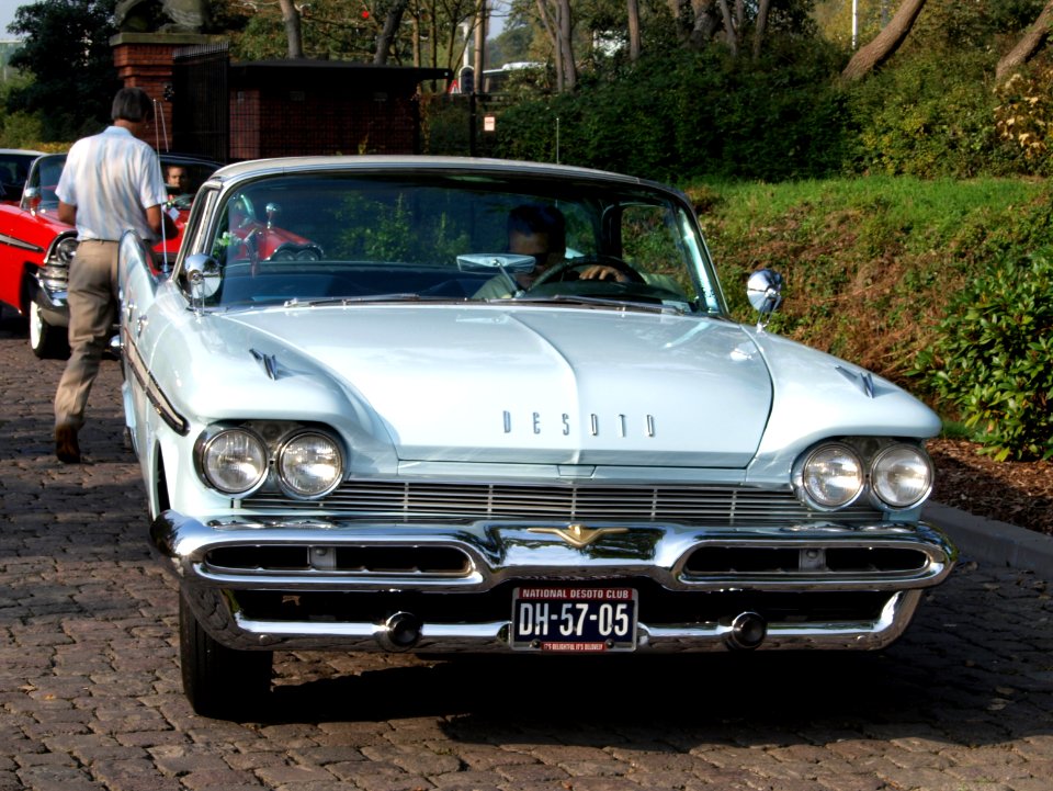 1959_DeSoto_Fireflite_four_door_hardtop_-_photo-22