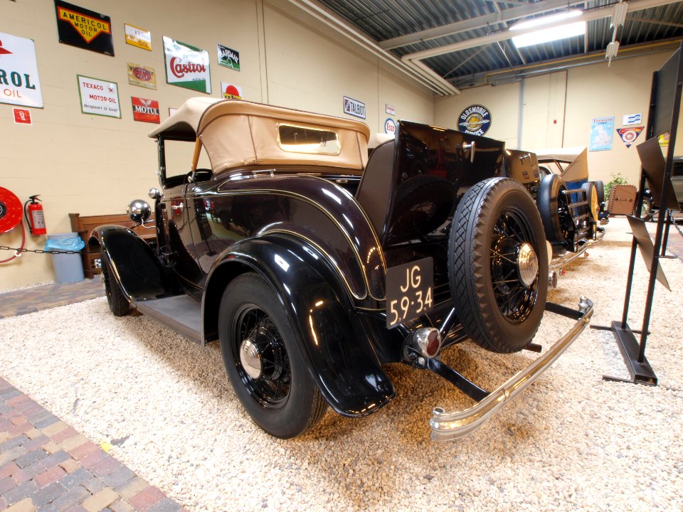 1932_Ford_40_Roadster_pic7