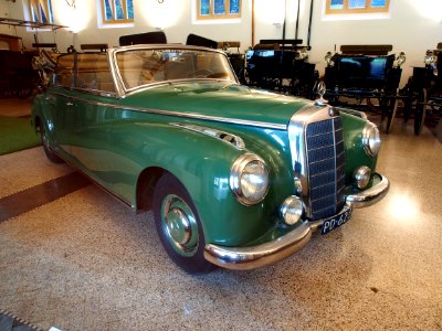 1953_Mercedes-Benz_cabriolet_D_van_Princes_Wilhelmina