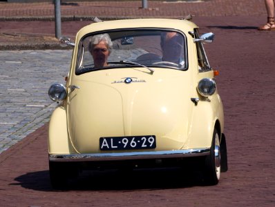 1959_BMW_Isetta_300_AL-96-29_p1