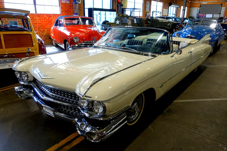 1959_Cadillac_Convertible_Coupe_Series_62_-_Automobile_Driving_Museum_-_El_Segundo,_CA_-_DSC01502