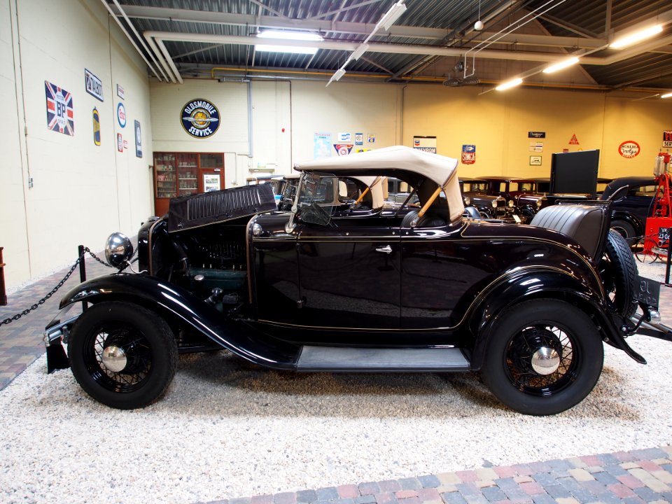 1932_Ford_40_Roadster_pic4-001