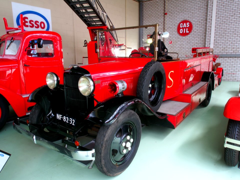 1932_Ford_244_A,_Model_B_pic1