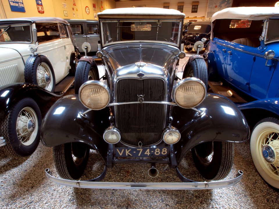 1932_Ford_B_400_Sedan_Transformable_pic2