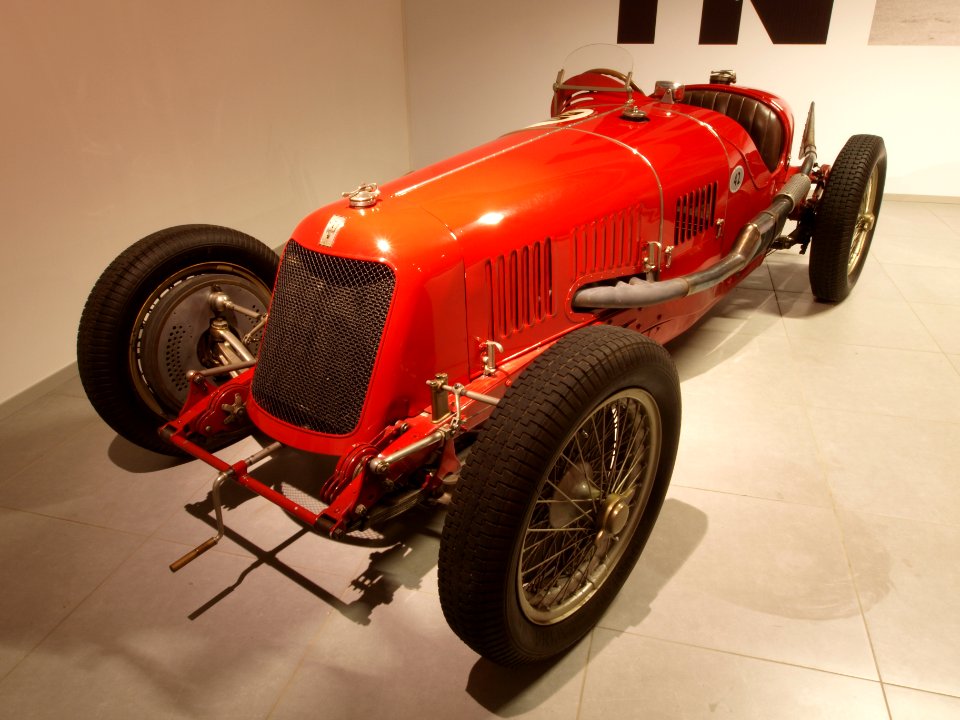 1932_Maserati_8C_3000_p1