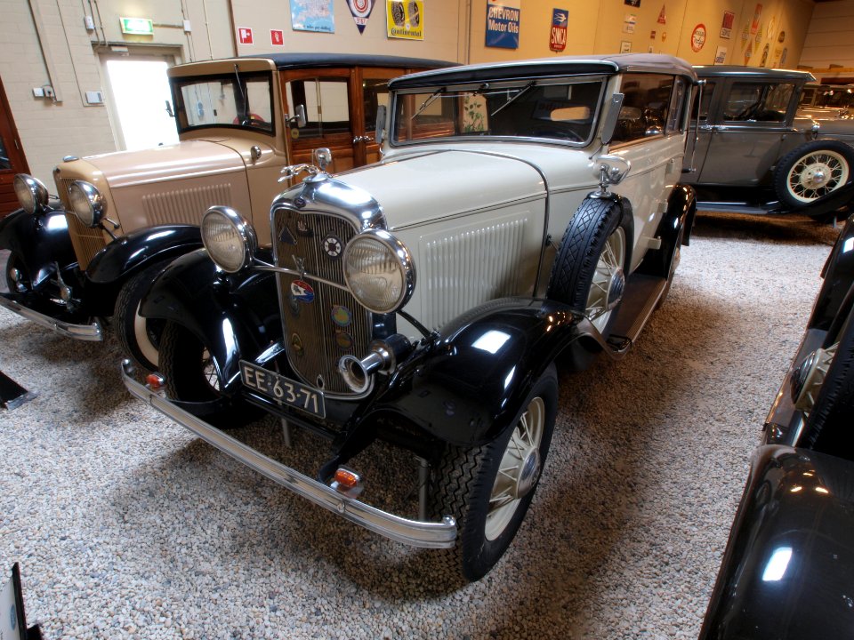 1932_Ford_68_Cabrio_pic1