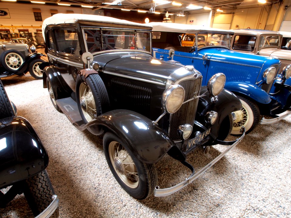 1932_Ford_B_400_Sedan_Transformable_pic1
