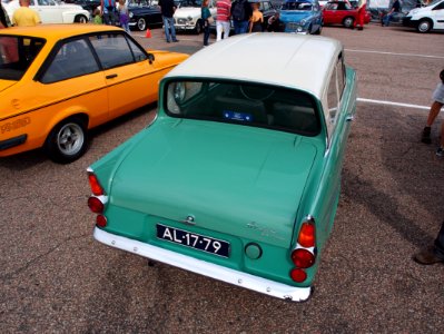 1960_Ford_105E_Anglia,_licence_AL-17-79,_pic2