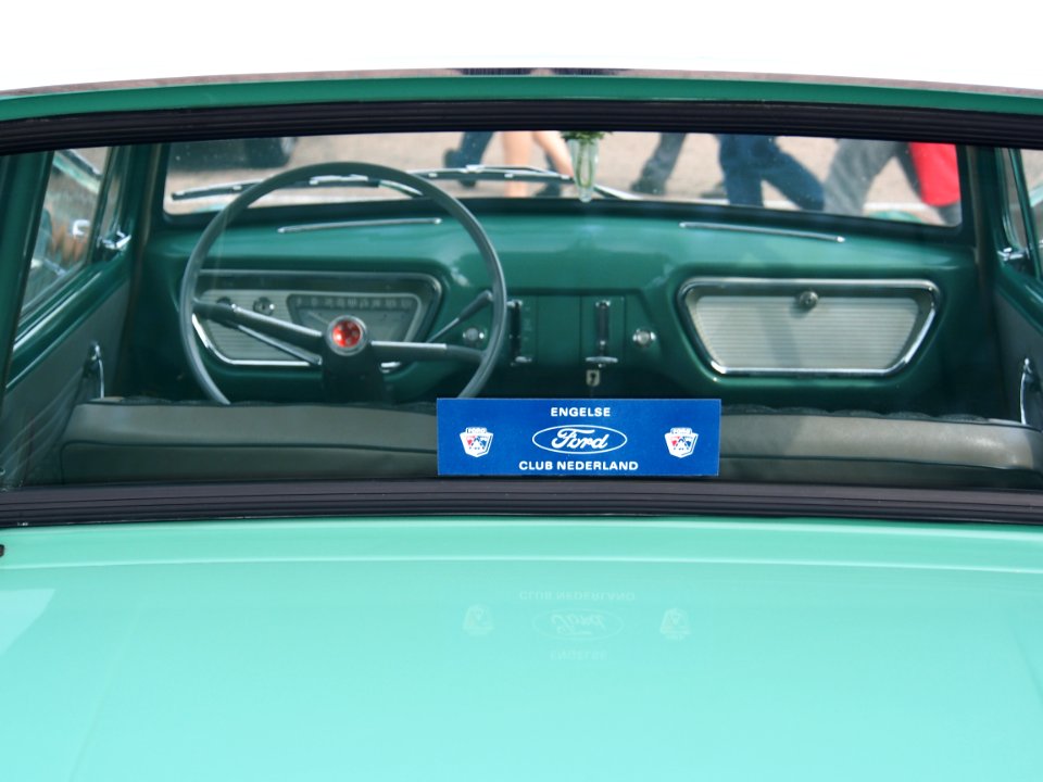 1960_Ford_105E_Anglia,_licence_AL-17-79,_pic4