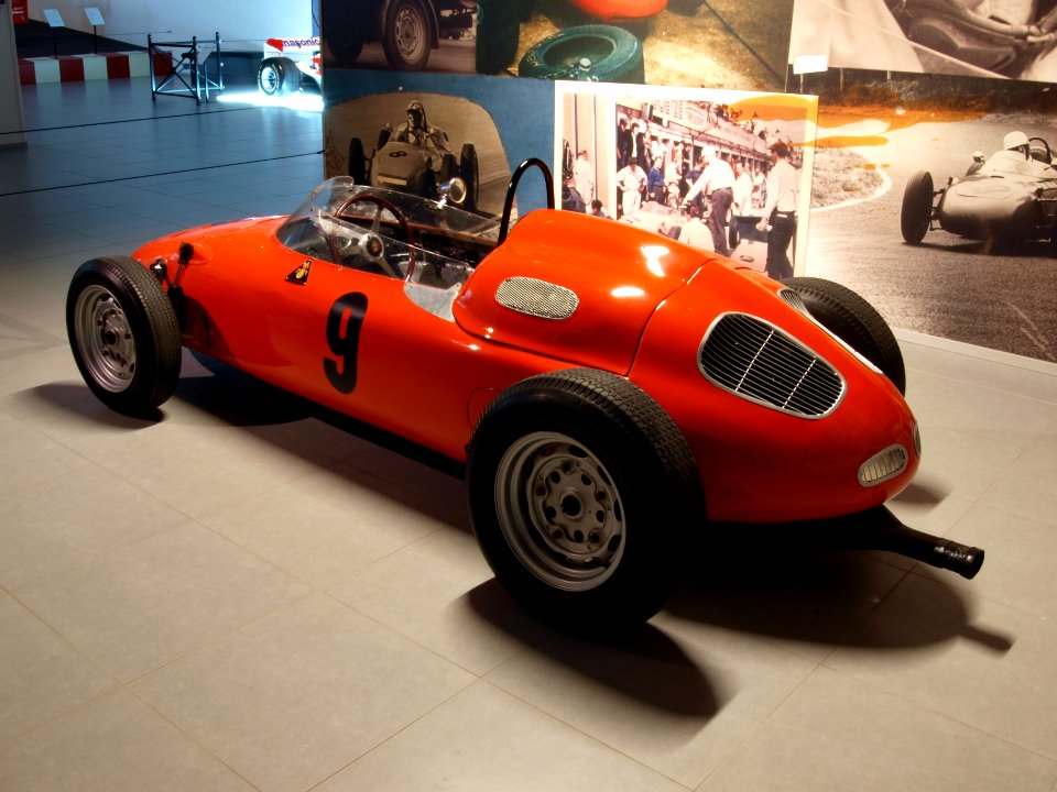 1960_Porsche_718slash2_Formula_II_Racing_Car_p2