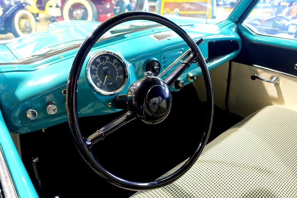 1954_Nash_Metropolitan_-_Automobile_Driving_Museum_-_El_Segundo,_CA_-_DSC01900