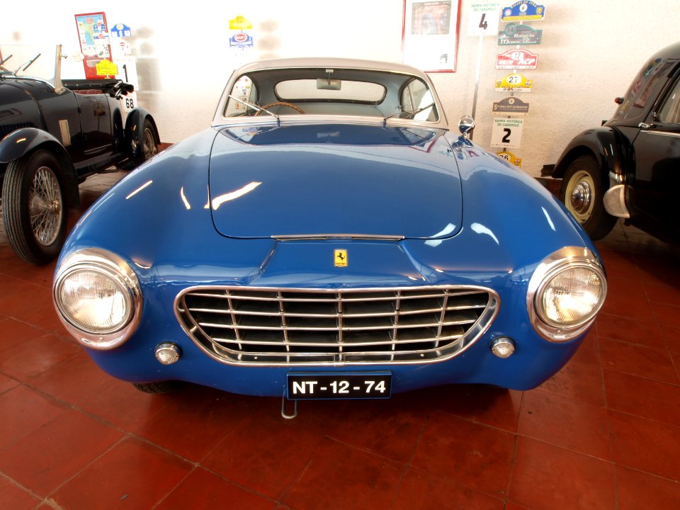 1951_Ferrari_195_Inter,_135hp,_V12,_2487cc_p6