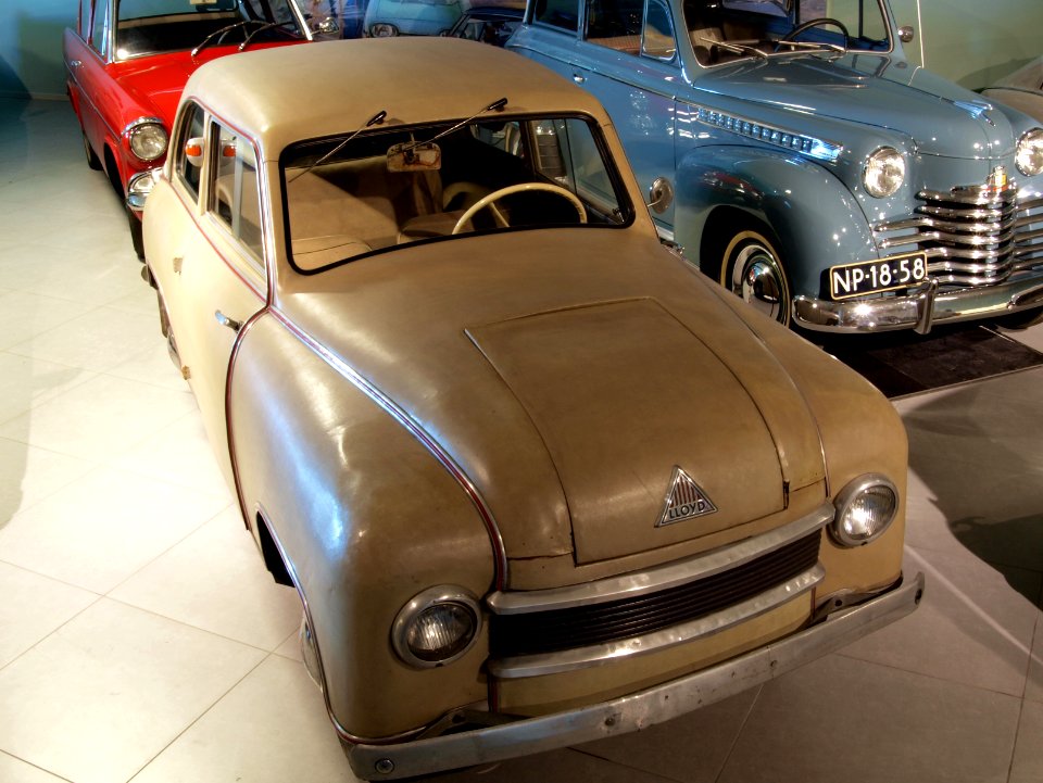 1951_LLoyd_LP_300_p1