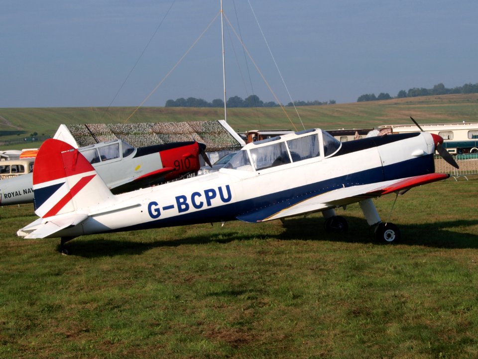 1953_De_Havilland_DHC-1_Chipmunk_22,_G-BCPU