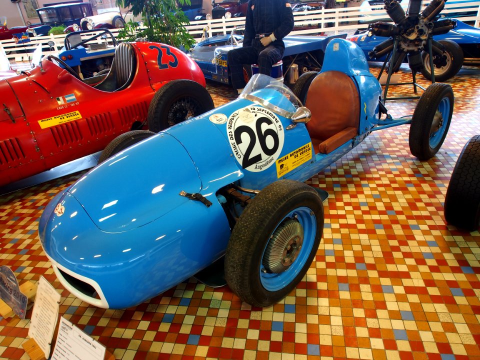 1953_DB_-_Panhard_Monomil,_5cv,_2_horizontaly_places_cylinders,_at_the_Musée_Automobile_de_Vendée_pic-5