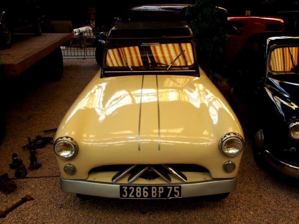 1953_Citroen_2CV_with_carroserie_ANTEM_de_Philippe_Charbonneaux_pic2