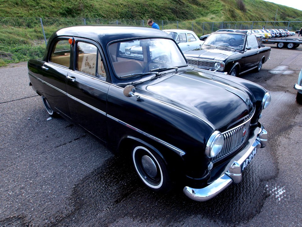 1954_Ford_Consul_pic3