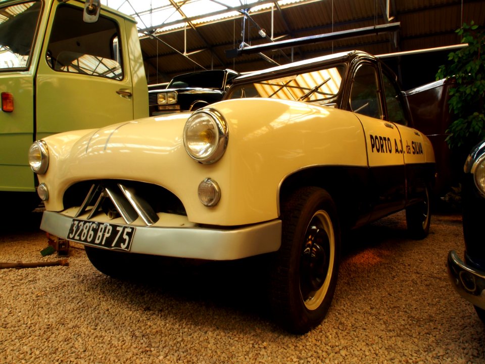 1953_Citroen_2CV_with_carroserie_ANTEM_de_Philippe_Charbonneaux_pic4
