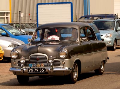 1954_Ford_Zephyr_Six_pic1