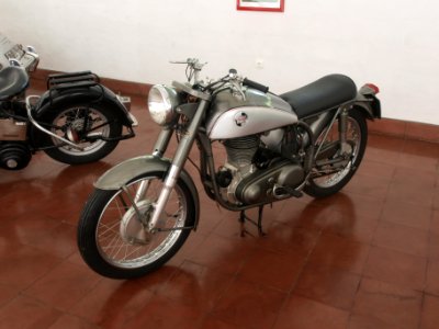 1954_Norton_International_40,_24hp,_348cc,_130kmh