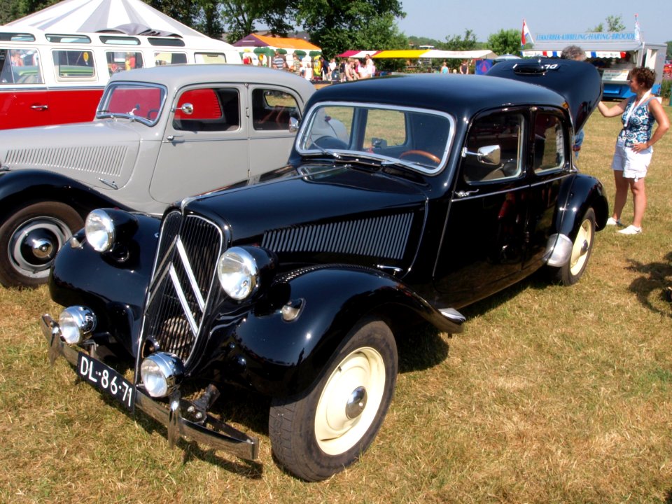 1954_11_BL_TRACTION_AVANT_pic1