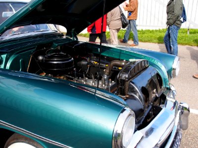 1954_Pontiac_Chieftain_pic-001