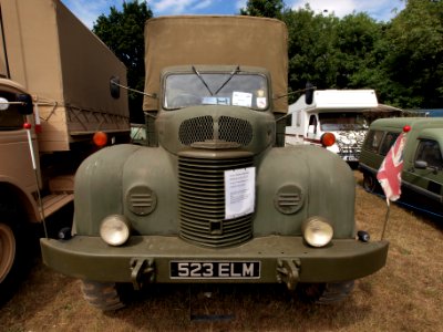 1953_Commer_Q4_Cargo_truck_pic1