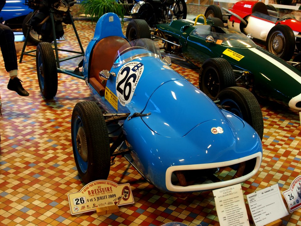 1953_DB_-_Panhard_Monomil,_5cv,_2_horizontaly_places_cylinders,_at_the_Musée_Automobile_de_Vendée_pic-1