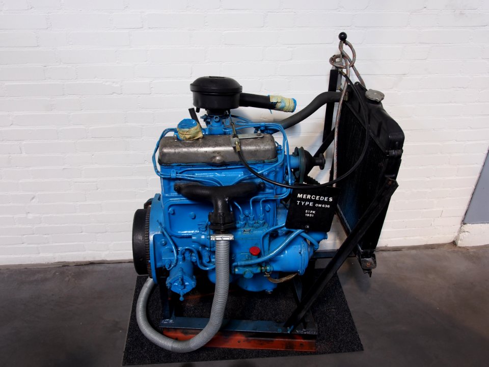1951_Mercedes_type_OM_636,_pic1