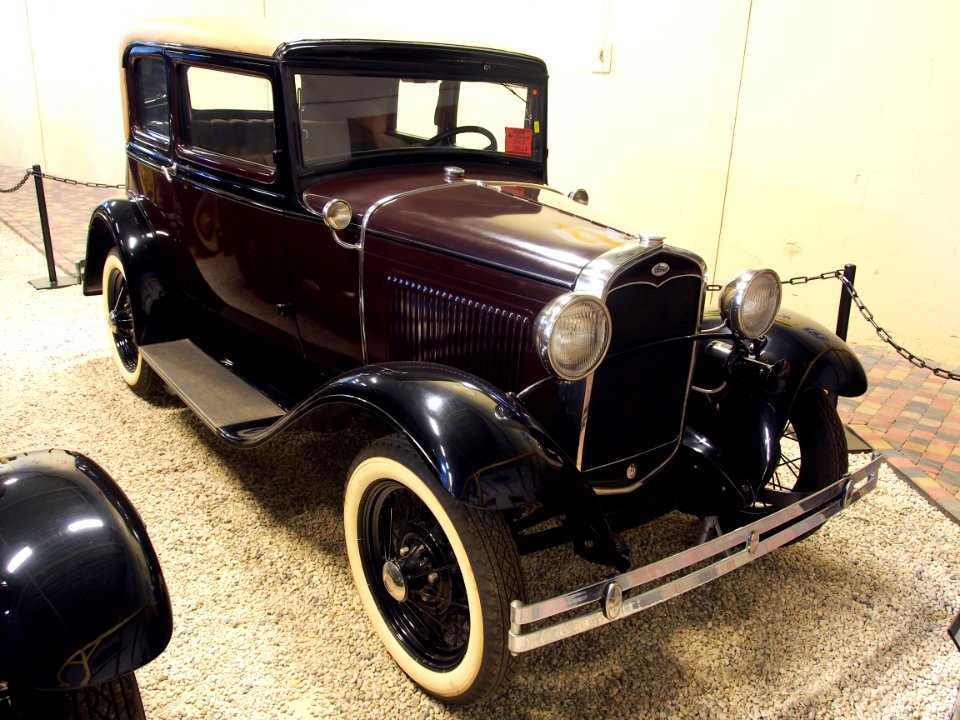 1931_Ford_190A_Victoria_Coupe,_leren_kap,_pic2