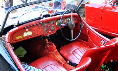 1953_Triumph_TR2_interior photo