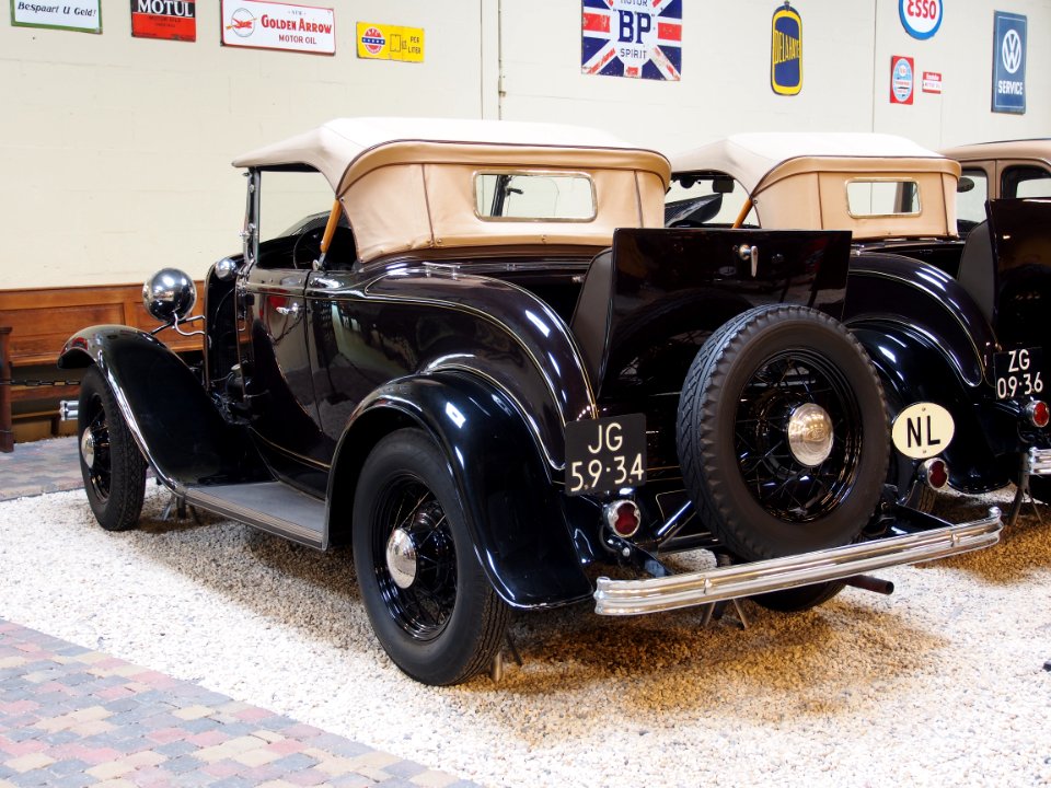 1932_Ford_40_Roadster_pic6