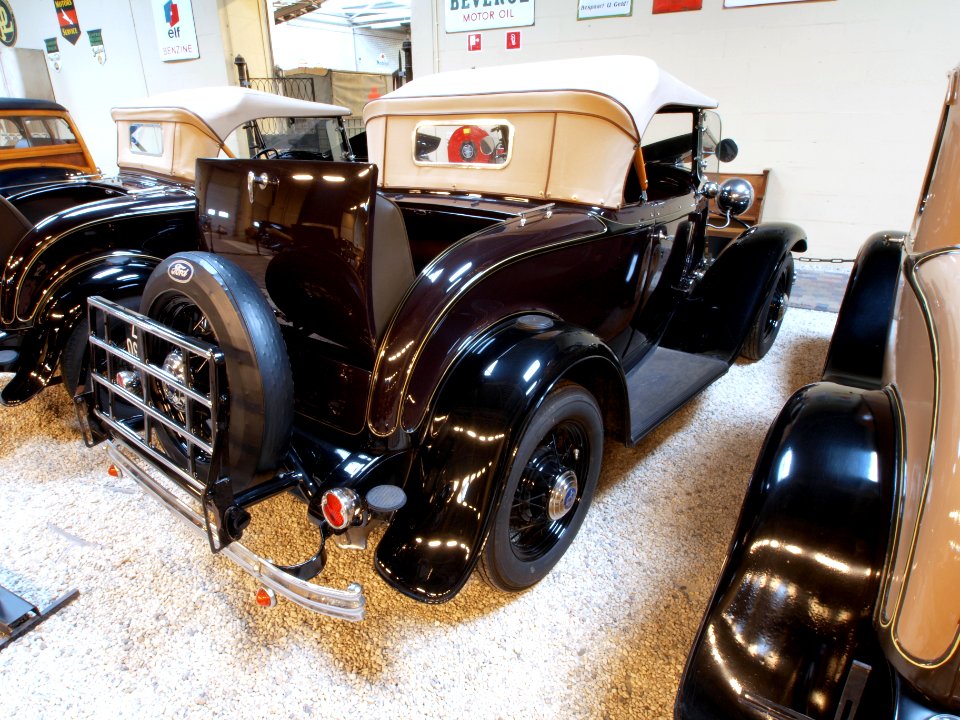 1932_Ford_40_Roadster_pic2