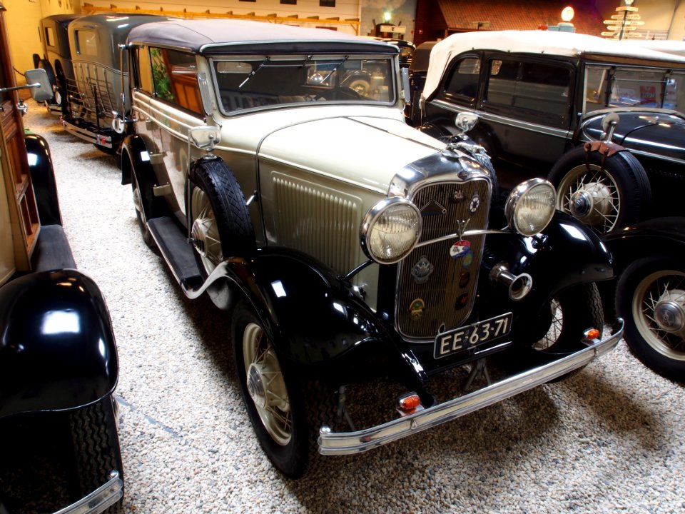 1932_Ford_68_Cabrio_pic3