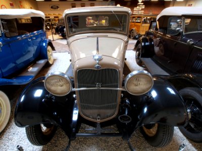 1932_Ford_520_Coupe_pic2