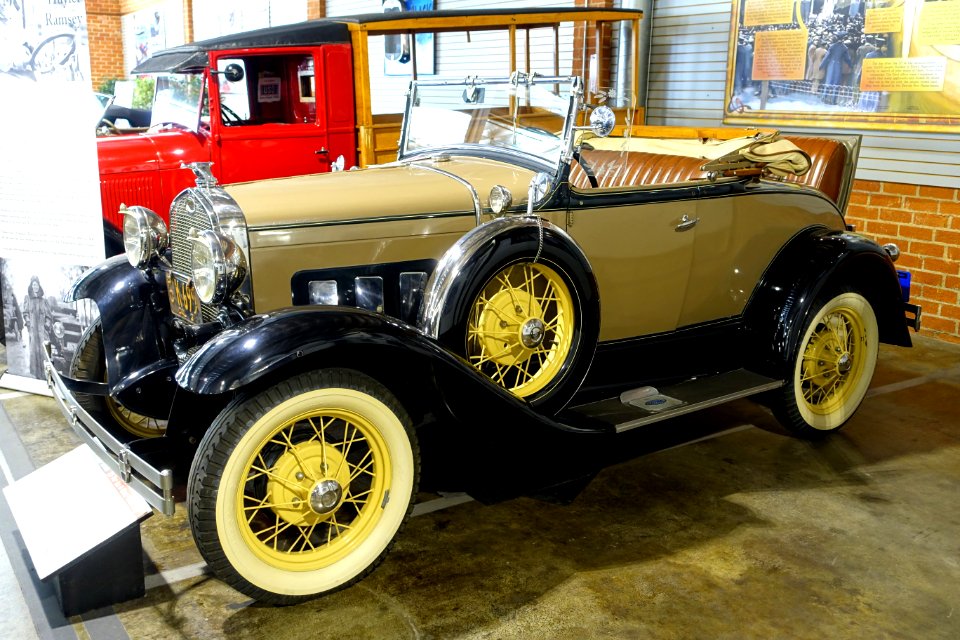 1931_Ford_Model_A_Roadster_with_rumble_seat_-_Automobile_Driving_Museum_-_El_Segundo,_CA_-_DSC01862