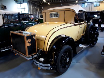 1931_Ford_A_40B_Luxe_Roadster_pic3