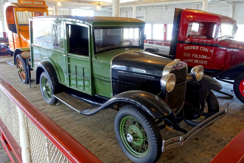 1931_Ford_Model_A_mail_truck_-_Eureka_-_Hyde_Street_Pier_-_San_Francisco,_CA_-_DSC02103