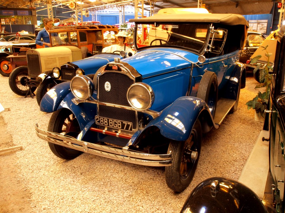 1930_Willys_Knight_pic1