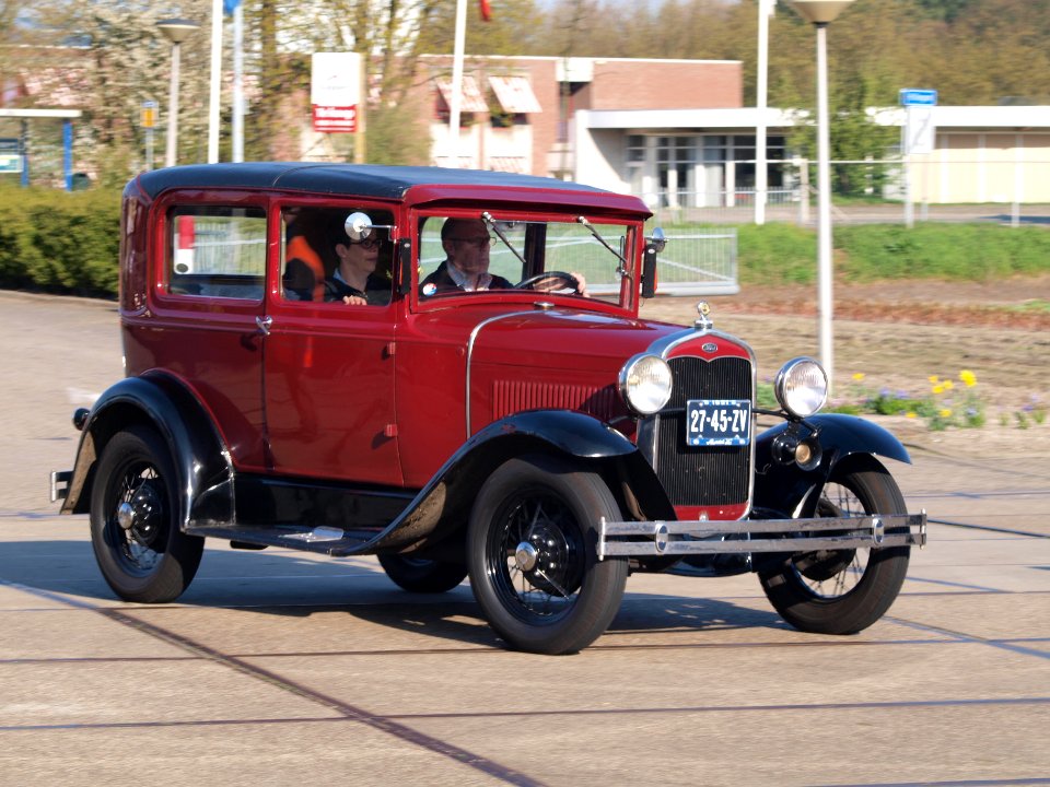 1931_Ford_A_,_Dutch_licence_registration_27-45-ZV,_pic1