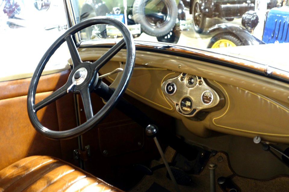 1931_Ford_Model_A_Roadster_with_rumble_seat_-_Automobile_Driving_Museum_-_El_Segundo,_CA_-_DSC01869