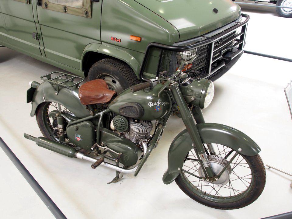 1954_Peugeot_176_TC4_Militaire