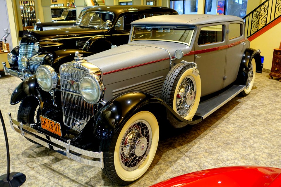1930_Stutz_Monte_Carlo_Sedan_-_Automobile_Driving_Museum_-_El_Segundo,_CA_-_DSC02282