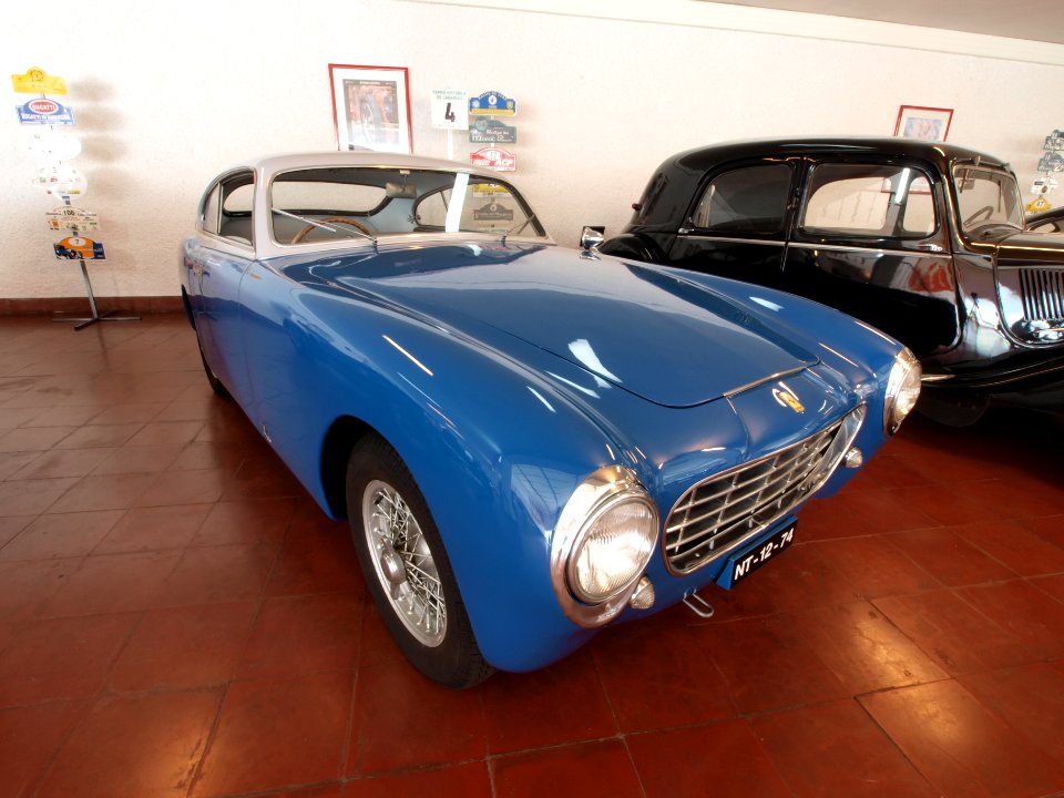 1951_Ferrari_195_Inter,_135hp,_V12,_2487cc_p4