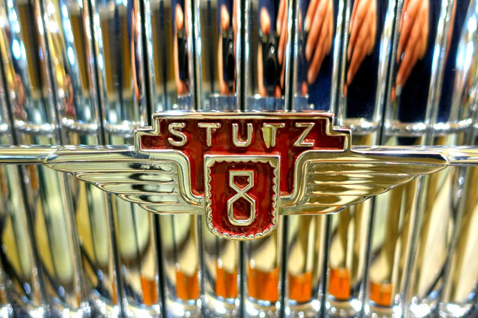 1930_Stutz_Monte_Carlo_Sedan_logo_-_Automobile_Driving_Museum_-_El_Segundo,_CA_-