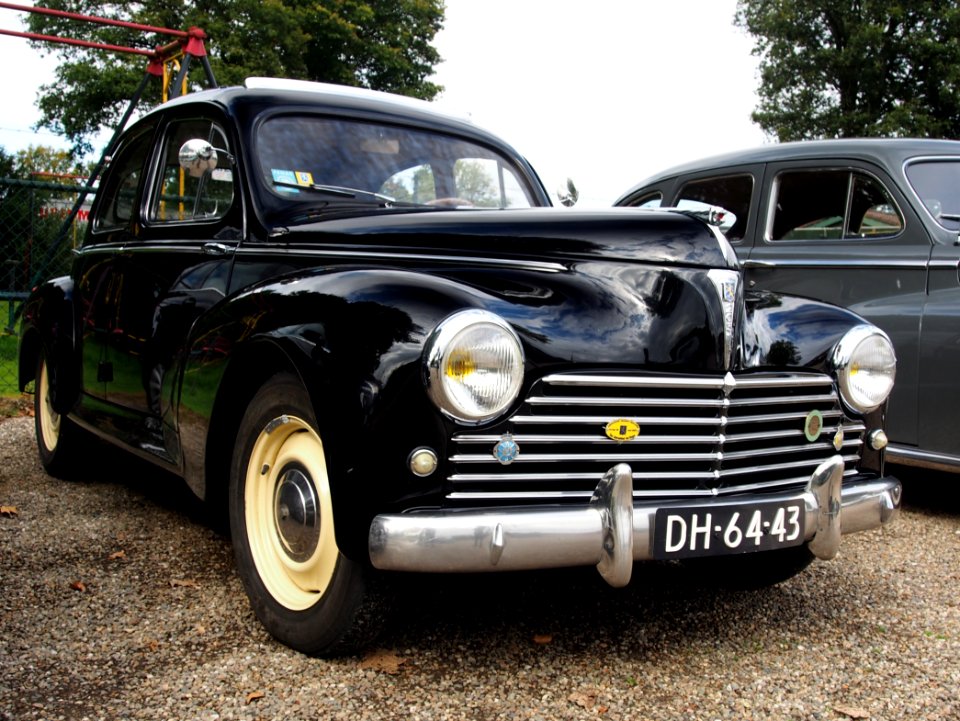 1952_PEUGEOT_203_A,_DH-64-43,_Horn,_the_Netherlands,_pic2